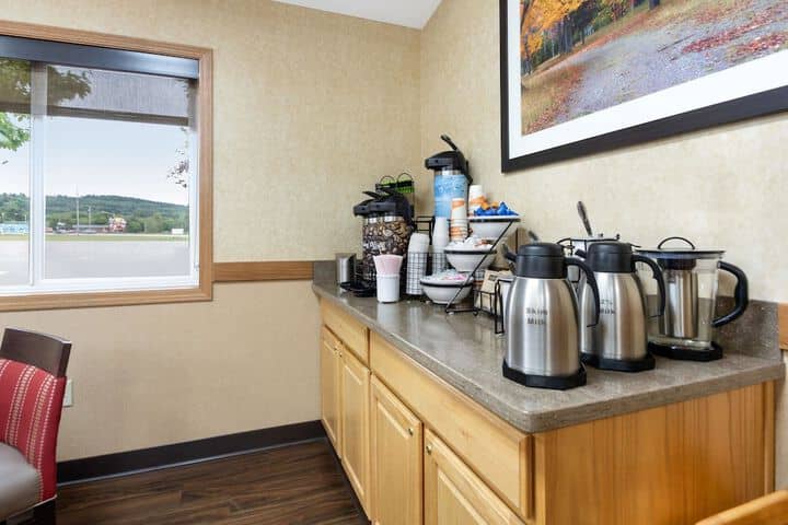 Breakfast/Coffee Service 32 of 35