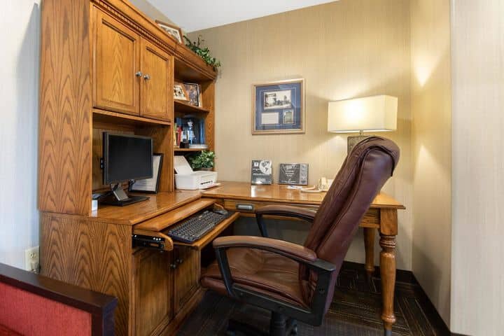 Business Center 33 of 35