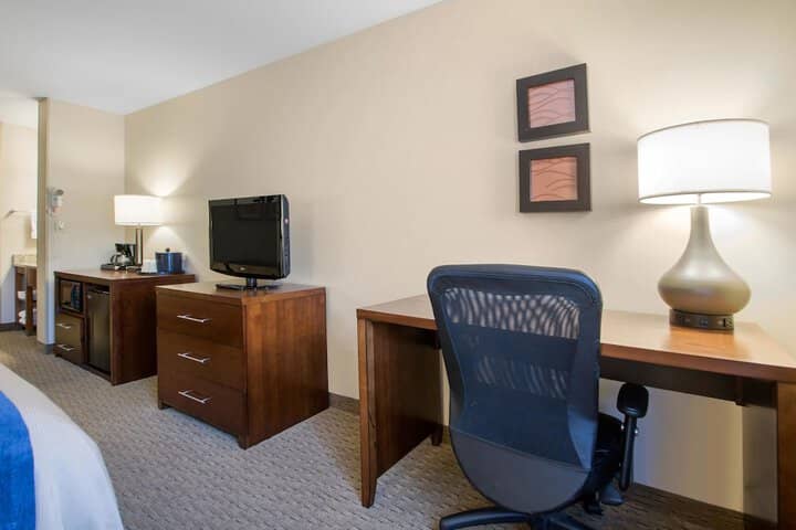 Room 6 of 35